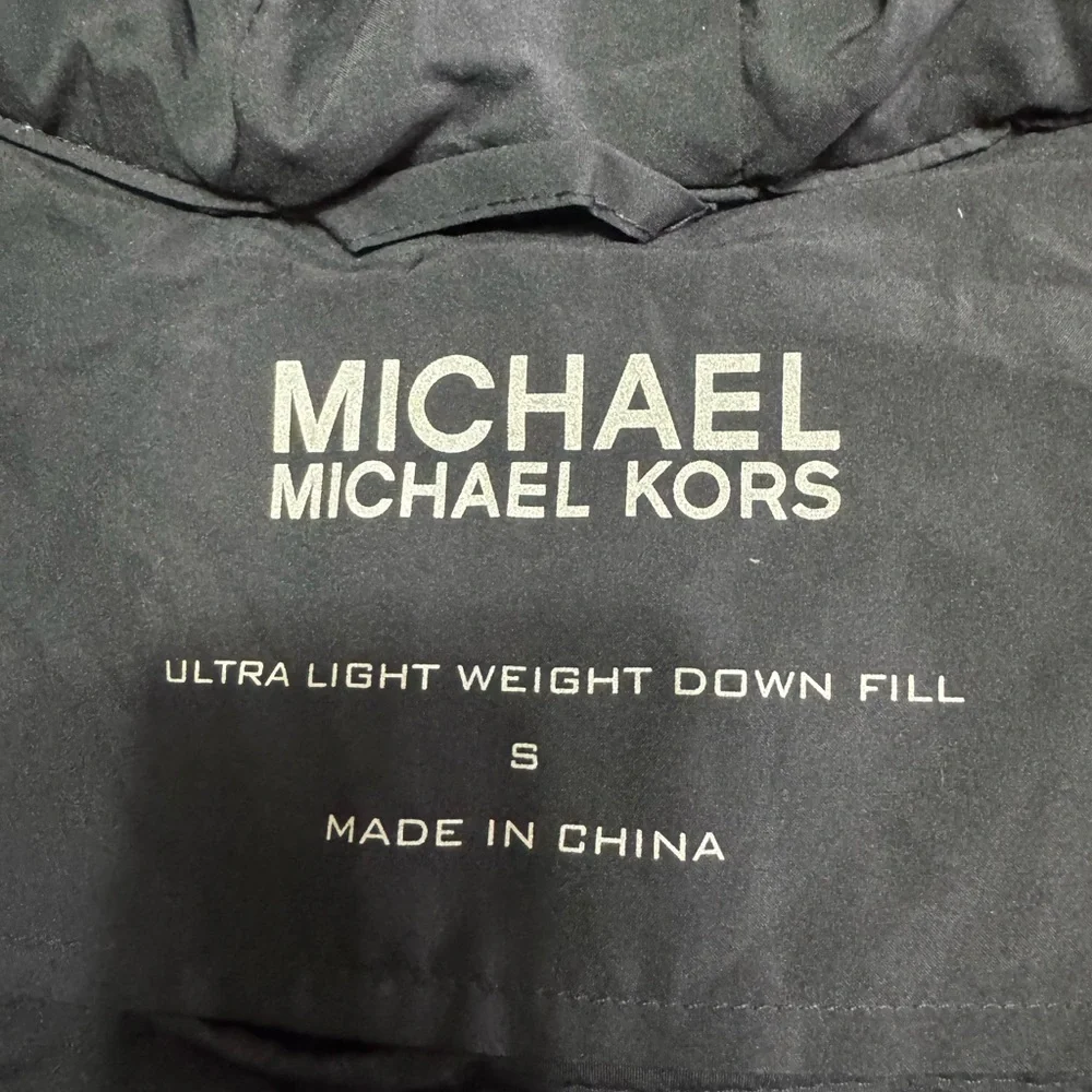 Michael‎ Kors hooded puffer jacket in navy. Size Small